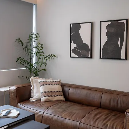 Olivia Flat 1 * 칼라마타