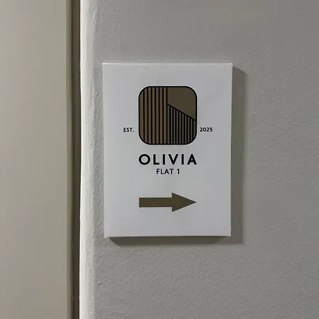 Olivia Flat 1 칼라마타